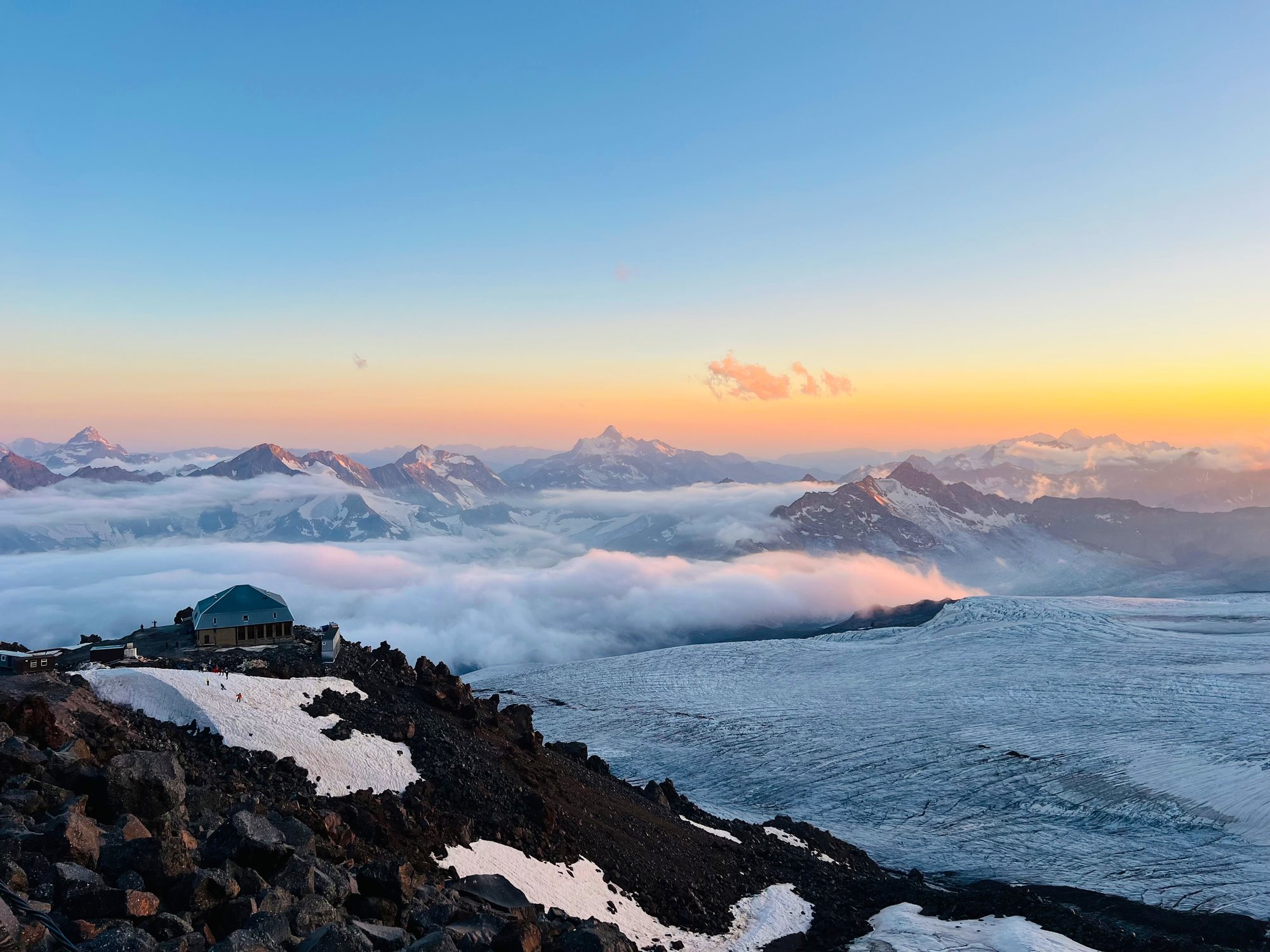 Закат у подножья Эльбруса