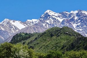 Россиянин три дня ждал помощи на скале в Казахстане без воды. Его друг сорвался в ущелье