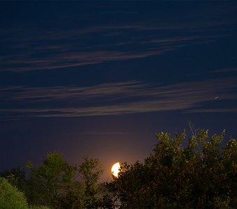 Восходящая луна