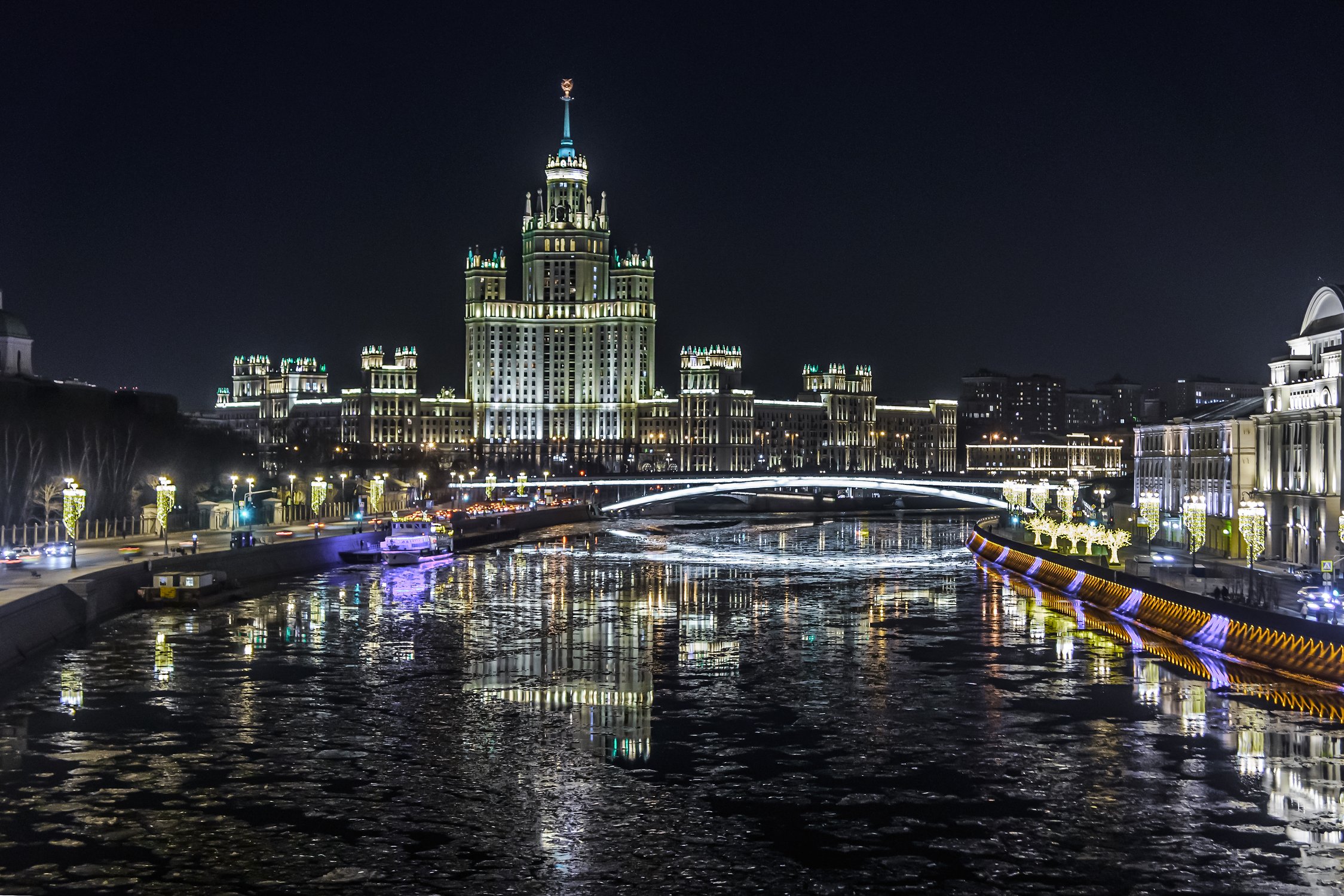 Высотка на Котельнической набережной