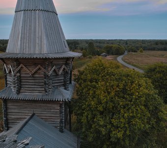 Над дорогой