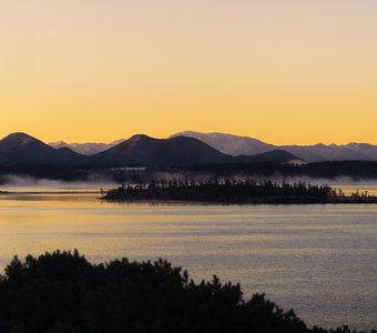 Раннее утро на озере Джека Лондона