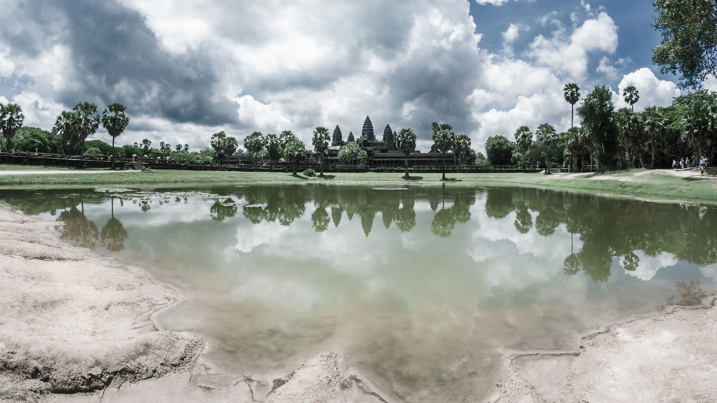 Широкий взгляд на Ангкор Ват