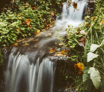 Осенний водопад