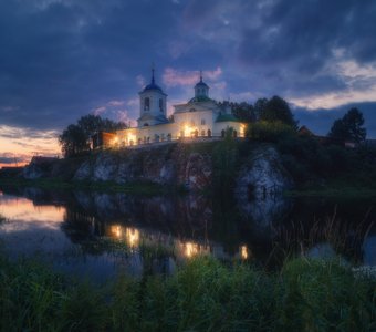 Храм на скале