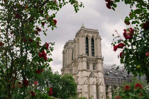 Башни Нотр-Дама вновь открыты для туристов после страшного пожара