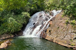 Россиянам на Шри-Ланке советуют забыть про пляжи и купаться в водопадах
