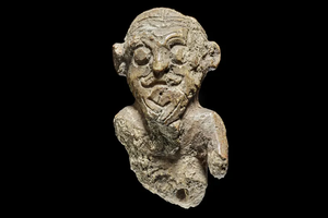 Древняя фигурка короля викингов заинтриговала ученых странной прической