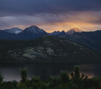 там, где прячется день