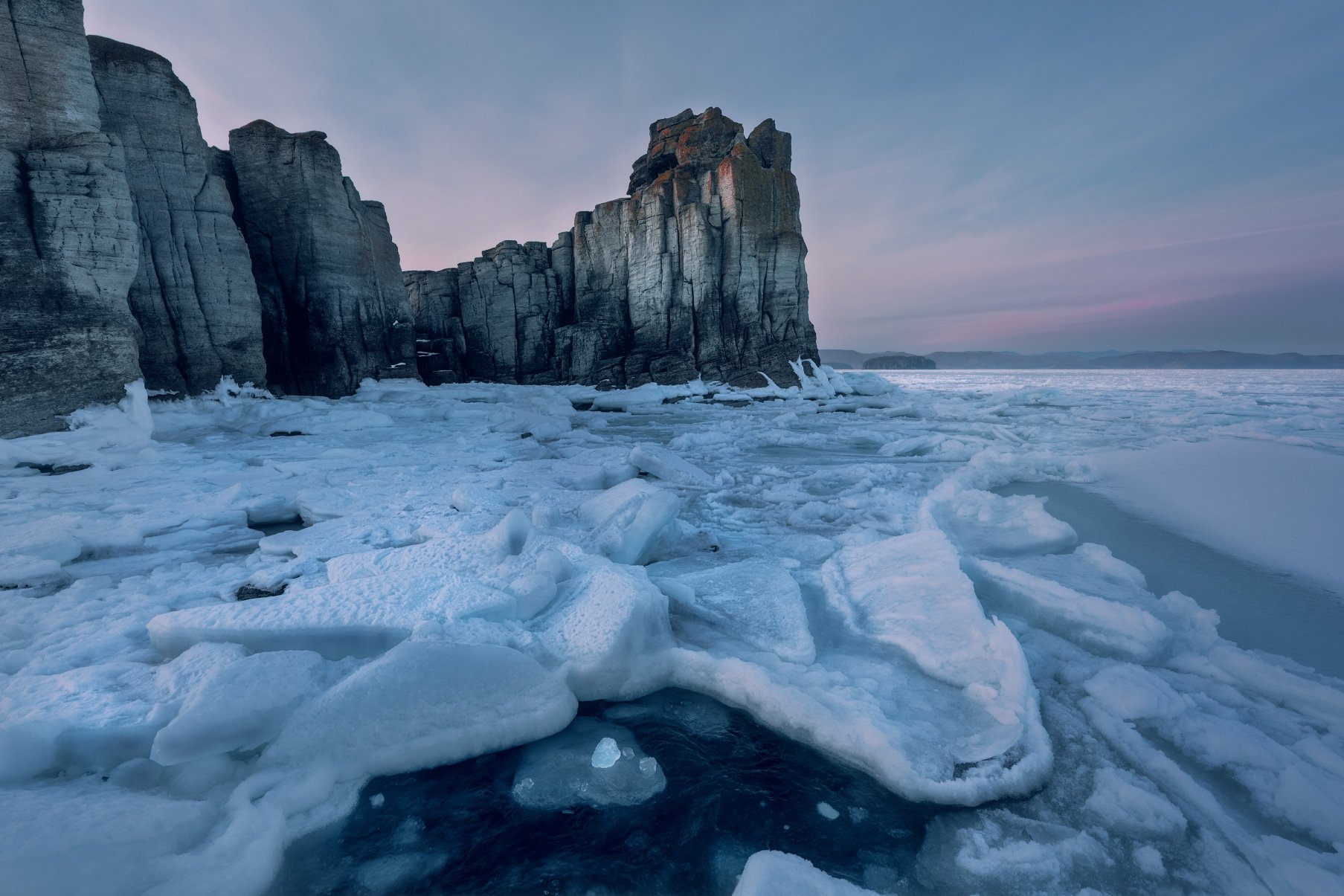 Вечер среди льдов Японского моря