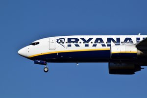 Илон Маск поссорился с Ryanair: теперь там продают рекордно дешевые авиабилеты «для идиотов»
