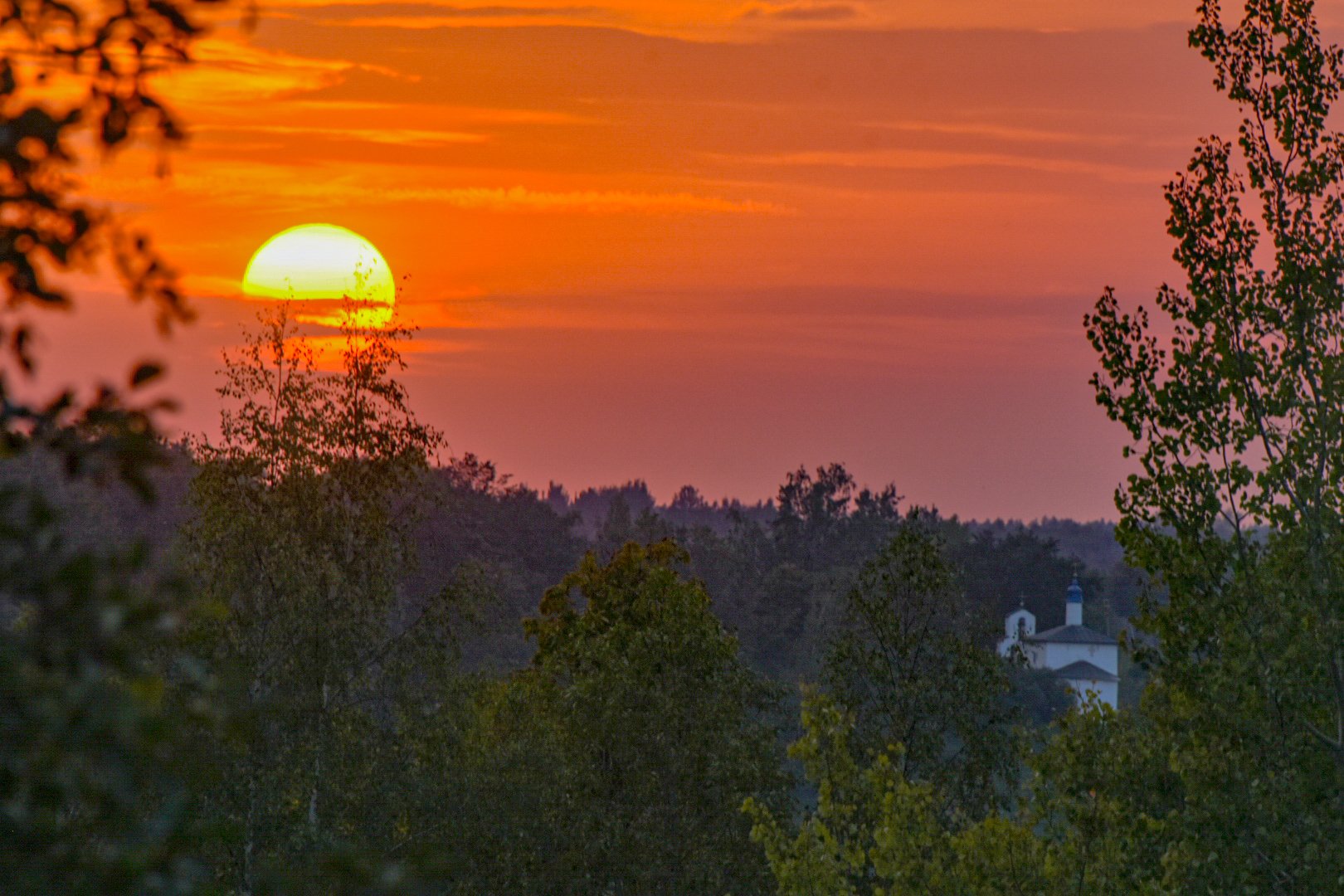 Закат в Изборске