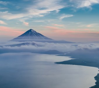 Море и вулкан