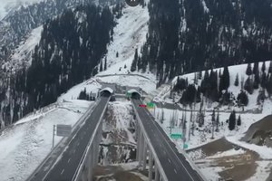 Китай открыл самый длинный в мире скоростной тоннель