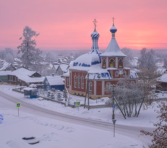 Яркий рассвет в городе Белая Холуница