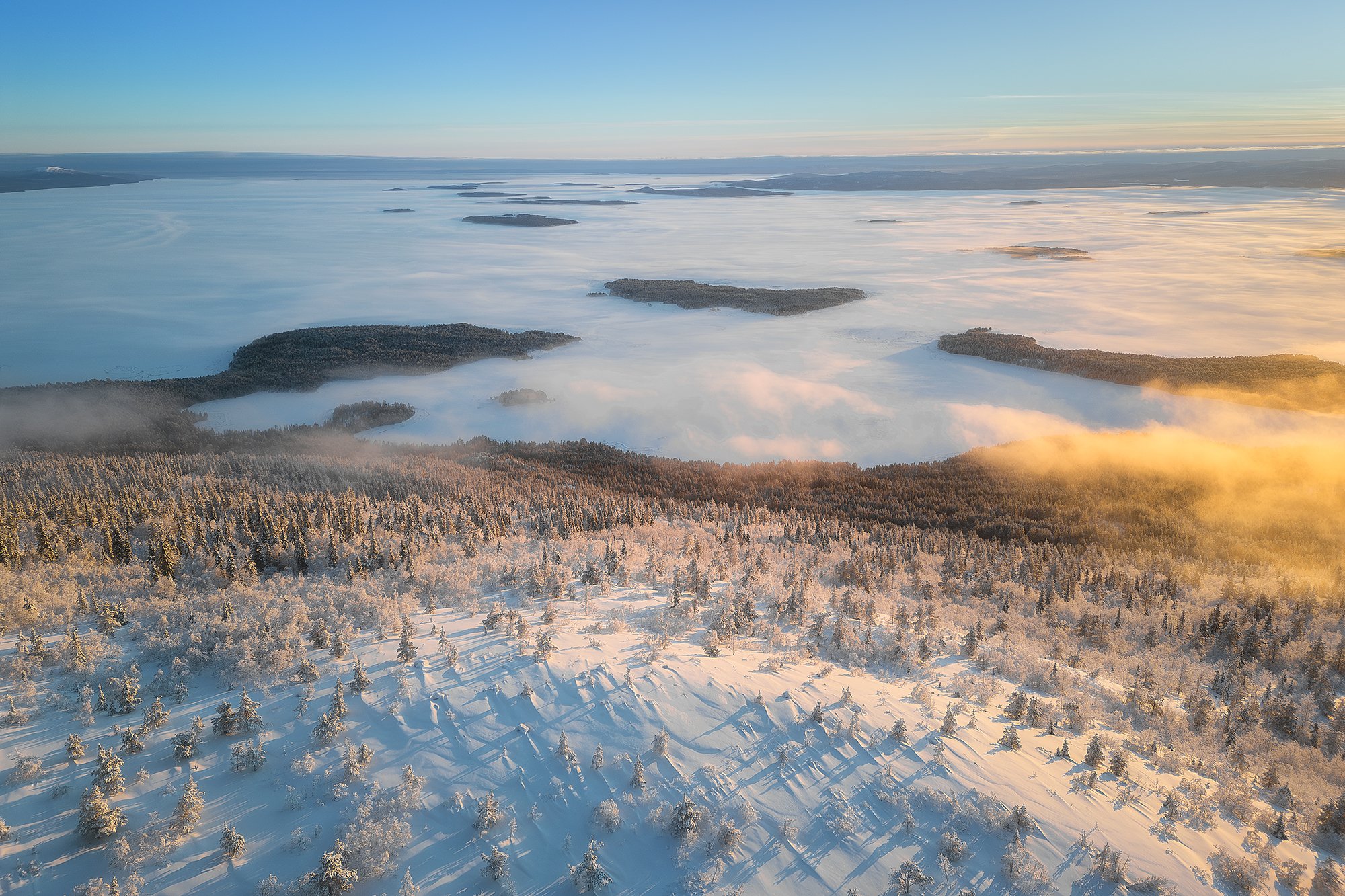 Кандалакшский залив под зимнем покрывалом января