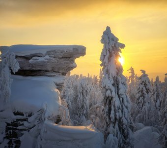 Зимний закат в каменном городе
