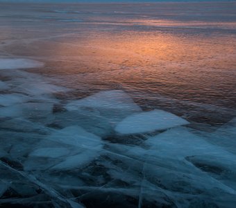 Отблески рассвета.