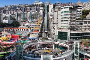 В Китае построили самую длинную в мире систему эскалаторов