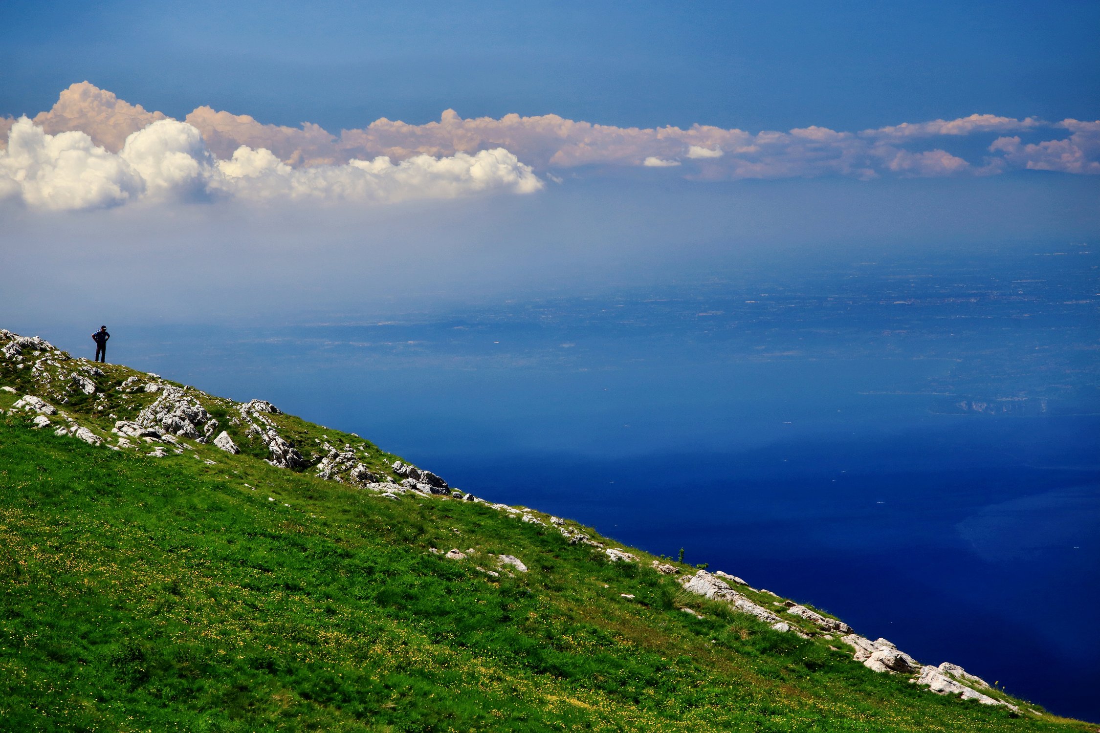 Между небом, водой и землей