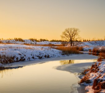 Уж близился закат и солнце догорало