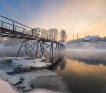 Утро у пешеходного моста