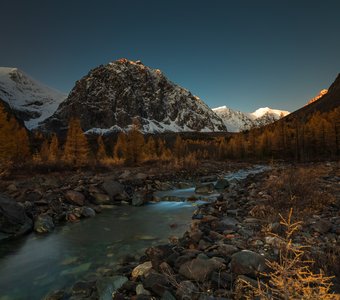 Черный камень
