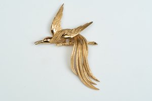 «Доступная роскошь»: выставка винтажных украшений с трогательной историей в Музее янтаря