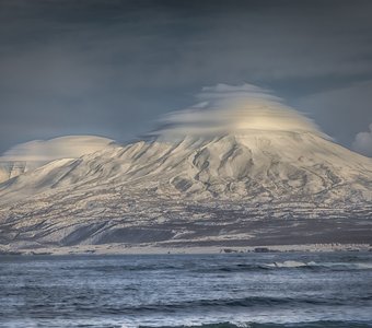 Вулкан Богдан Хмельницкий. Остров Итуруп