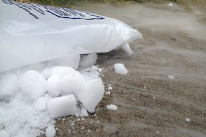 Стюардесса дала пассажирке сухой лед вместо обычного: на нее подали в суд