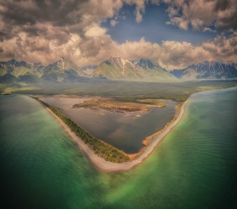 Краски дня на мысе Мужинай. Северный Байкал