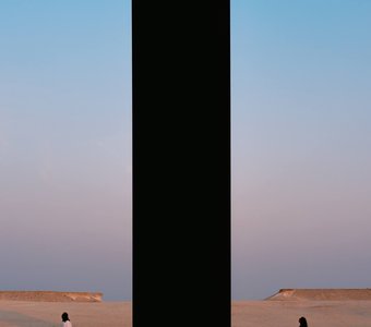 Инсталляция посреди пустыни