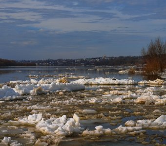 Ледоход на реке Ока