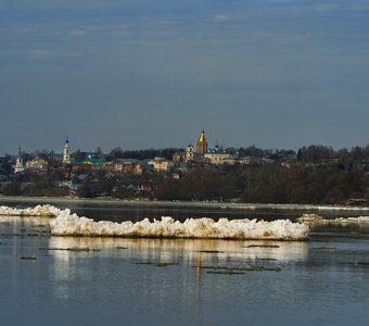 Ледоход на реке Ока