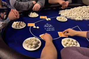 В Сочи прошел первый в мире турнир по «пельменному покеру»