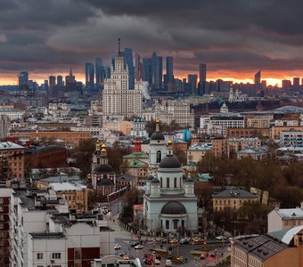 Сумрачный закат над Москвой