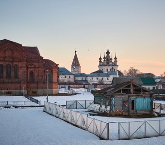 Юрьев монастырь с домами