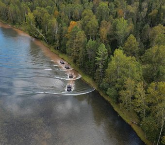 Переплывая реку Лебедь. Республика Алтай