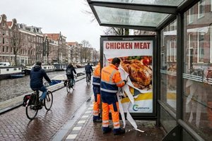 В Амстердаме запретили рекламу мяса и рыбы