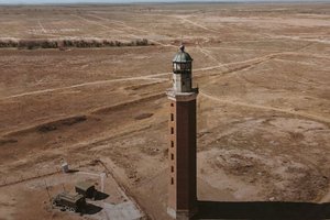 Маяк посреди пустыни: завораживающая достопримечательность Астраханской области