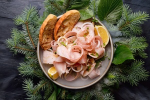 Строганина из пеламиды