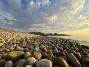 Каменный пляж в Териберке «Яйца дракона»