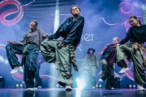 Фестиваль современного танца «Город танцует в парках»