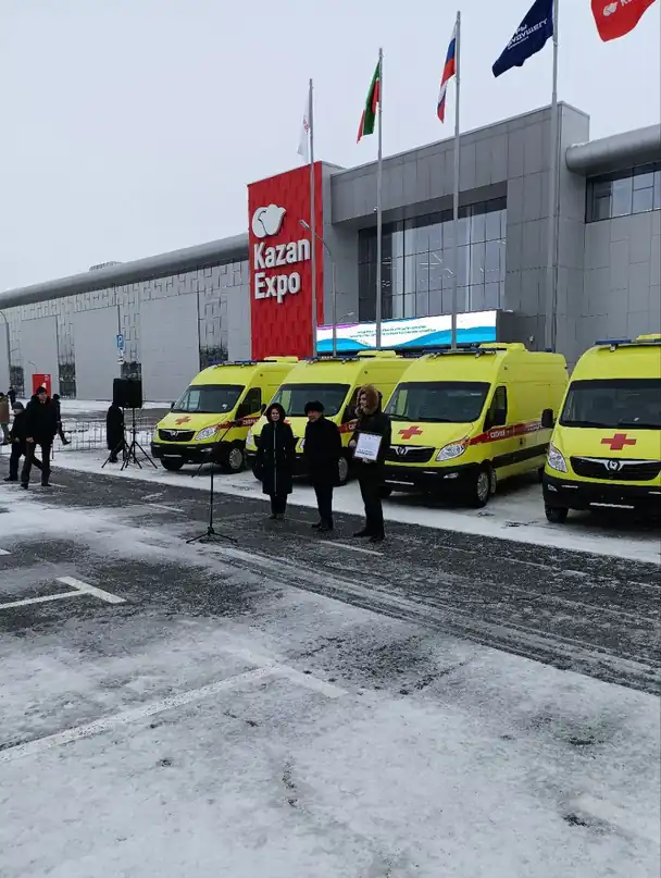 Нижнекамской ЦРМБ вручили сертификаты на два автомобиля скорой медицинской помощи