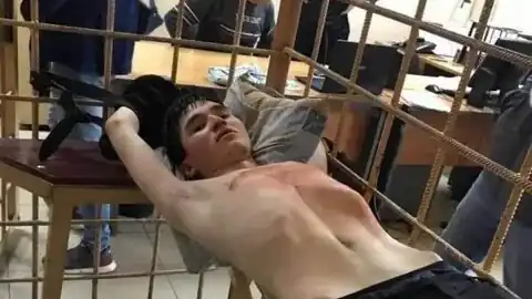 Полицейского, слившего видео расстрелявшего школу, уволили