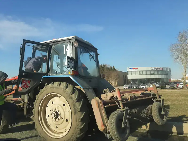 В Нижнекамском районе стартовали дорожные работы в рамках программы «Наш двор» 2024 года