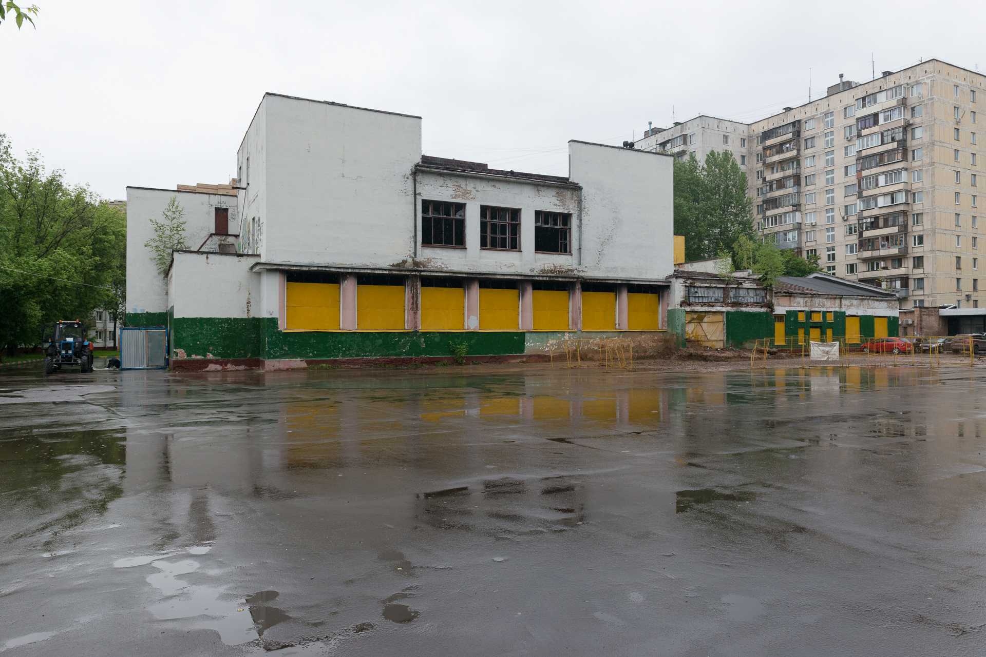 Москва г перовская. Дом культуры локомотиворемонтного завода в районе Перово.