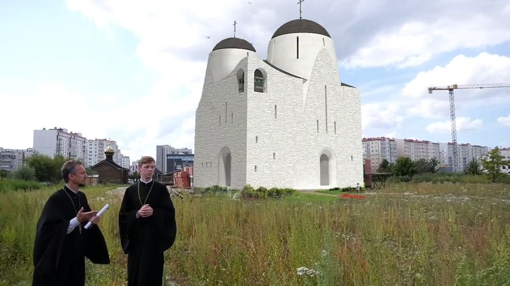 Дорога к храму в современной застройке