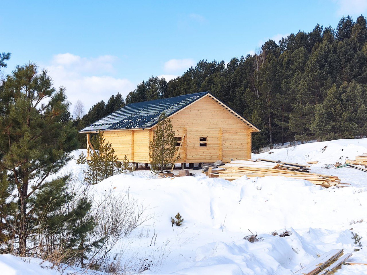 Дом из бруса на железобетонных сваях — устройство фундамента, завершенный проект, СНТ Исток, Екатеринбург