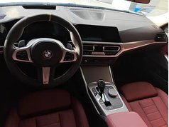 宝马3系 2022款 改款 330i M运动曜夜套装